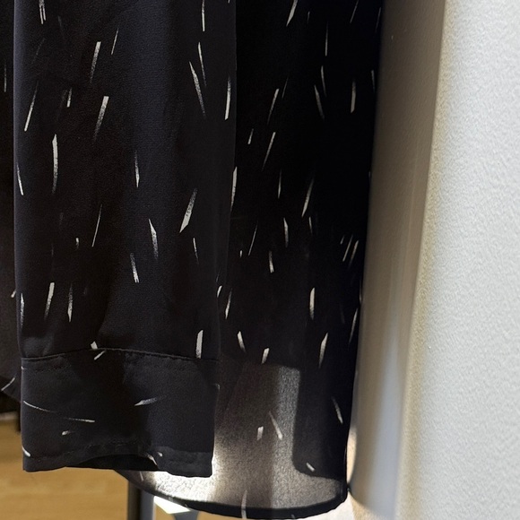Apt. 9 Black and White Patterned Blouse - Picture 4 of 6